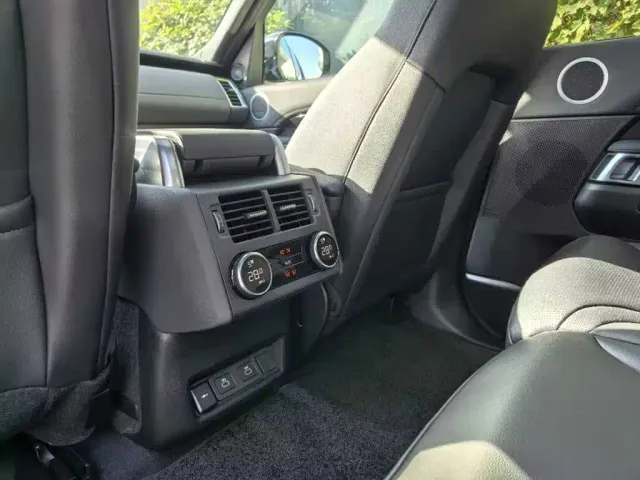 Land Rover Discovery — Фото автомобиля 10