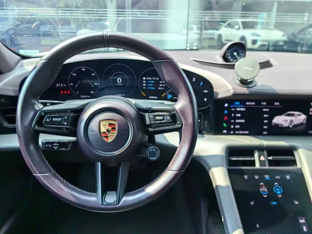 Porsche Taycan — Фото автомобиля 6