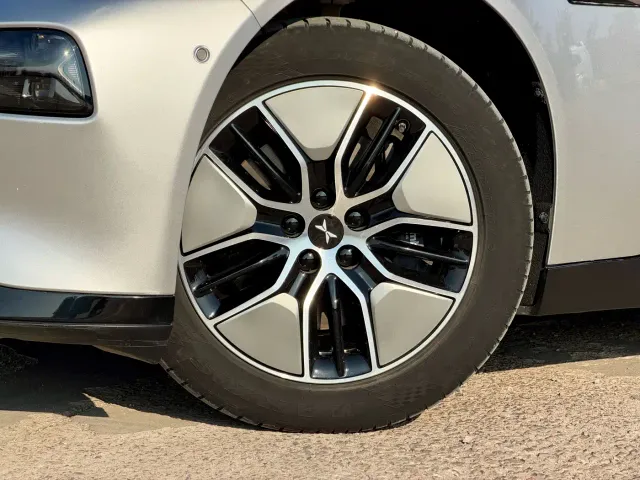 Xpeng P7 — Фото автомобиля 15