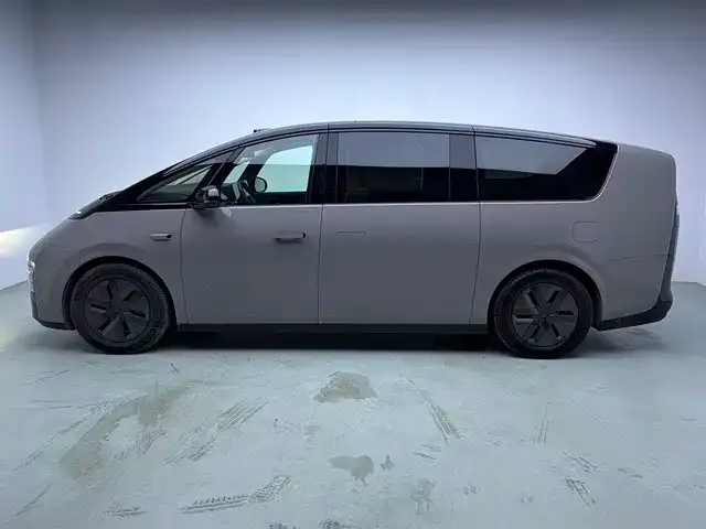 Li Auto MEGA — Фото автомобиля 4
