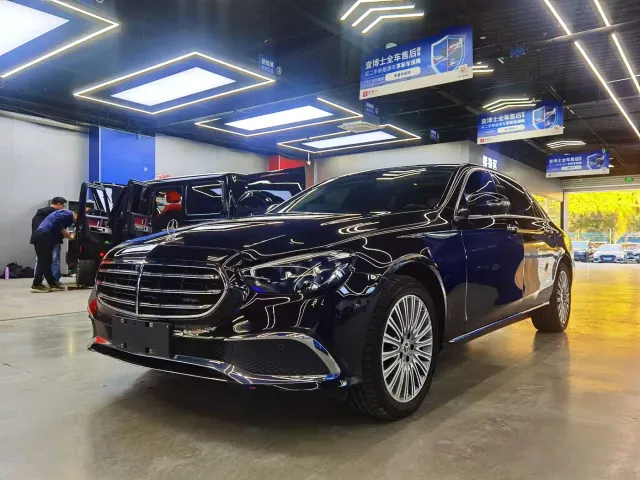 Фотография автомобиля — Mercedes-Benz E-Class