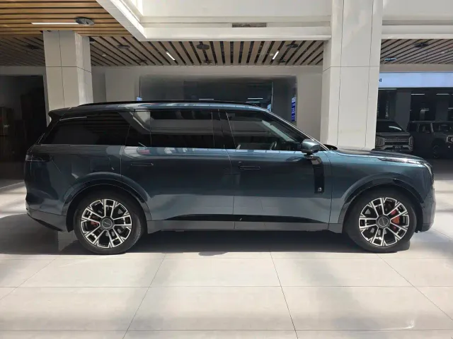 Lynk & Co 900 — Фото автомобиля 16