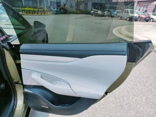 Xiaomi SU7 — Фото автомобиля 19