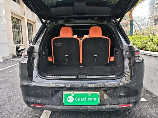 Li Auto L8 — Фото автомобиля 18