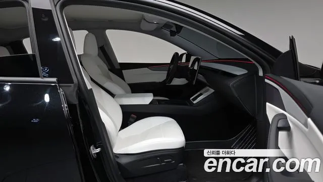 Tesla Model Y — Фото автомобиля 16