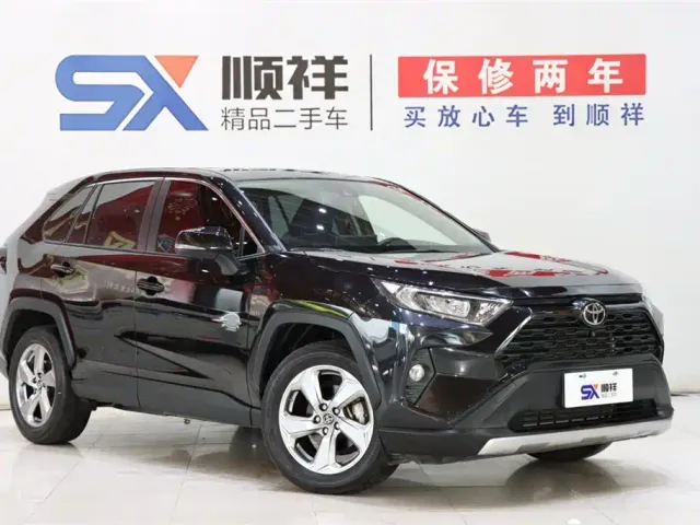 Toyota RAV4 — Фото автомобиля 3