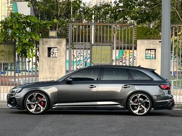 Audi RS 4 — Фото автомобиля 4