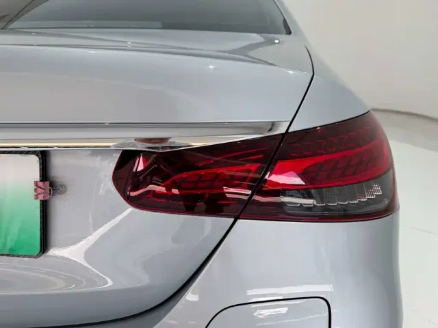 Mercedes-Benz E-Class — Фото автомобиля 10