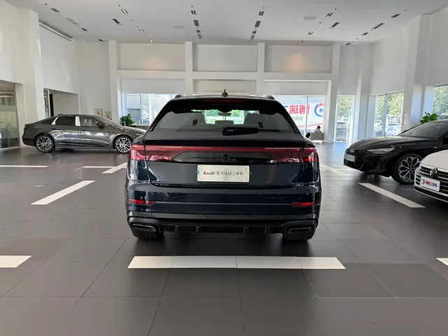 Audi Q8 — Фото автомобиля 6