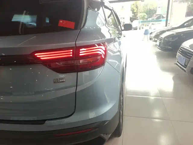 Geely Binyue — Фото автомобиля 7