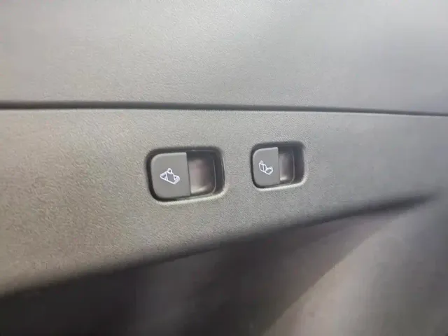 Tesla Model Y — Фото автомобиля 15