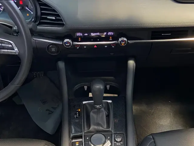 Mazda Axela — Фото автомобиля 21