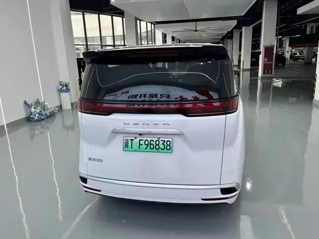 Denza Denza D9 2022 DM-i 970 AWD Flagship — Фото автомобиля 9