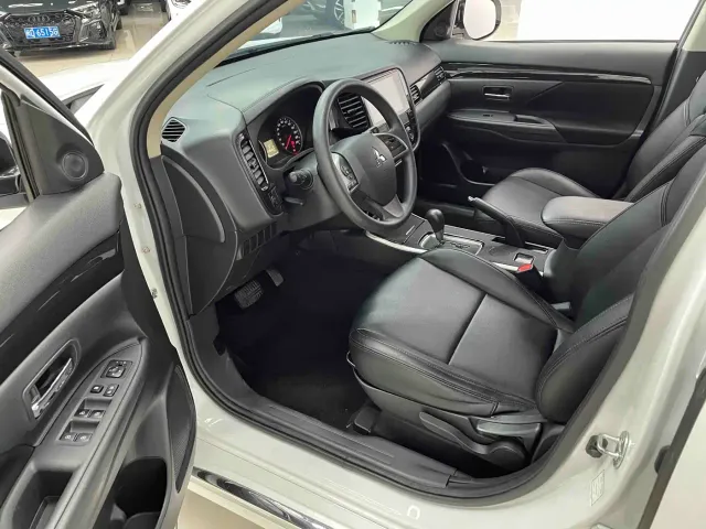 Mitsubishi Outlander — Фото автомобиля 7