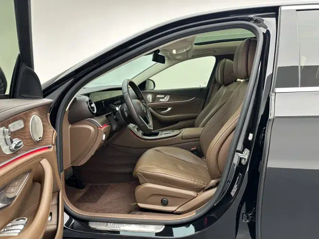 Mercedes-Benz E-Class — Фото автомобиля 17