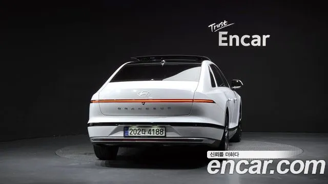 Hyundai Grandeur Grandeur (GN7) 2.5 Бензин 2WD — Фото автомобиля 4