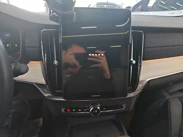 Volvo S90 — Фото автомобиля 12