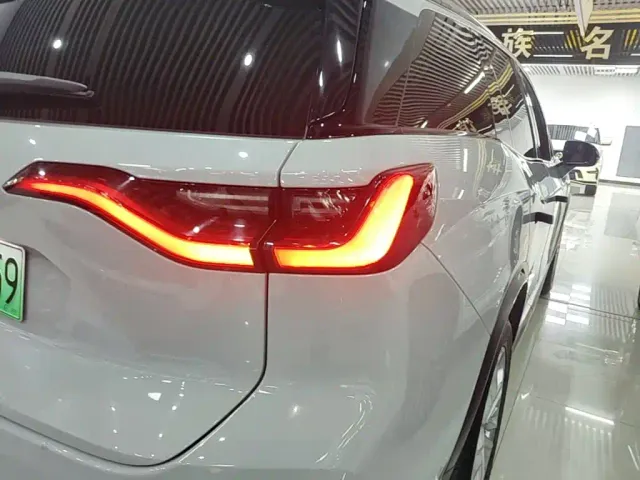 Nio ES8 — Фото автомобиля 7