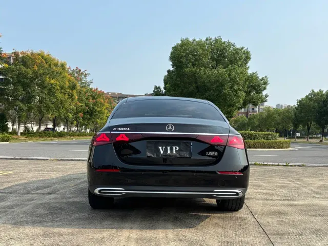 Mercedes-Benz E-Class — Фото автомобиля 6