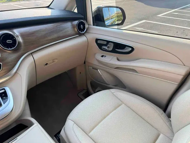 Mercedes-Benz V-Class — Фото автомобиля 23