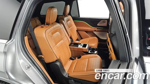 Lincoln Aviator — Фото автомобиля 10