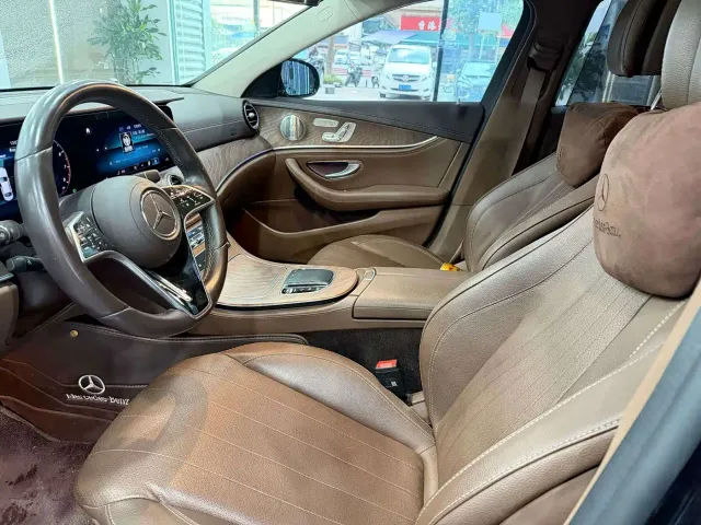 Mercedes-Benz E-Class — Фото автомобиля 3