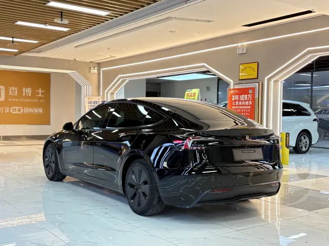 Tesla Model 3 — Фото автомобиля 3