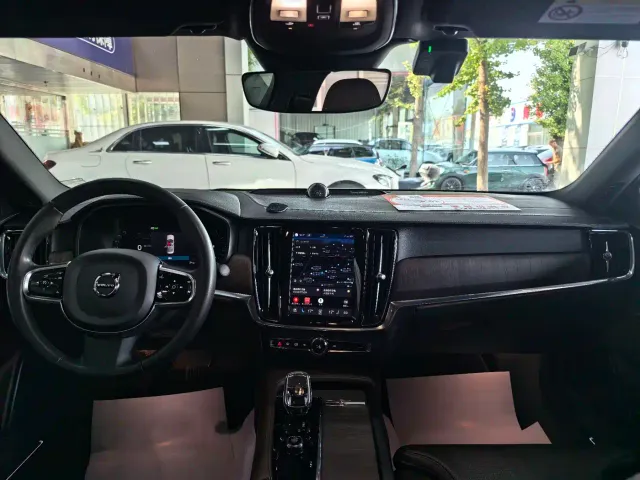 Volvo S90 — Фото автомобиля 16