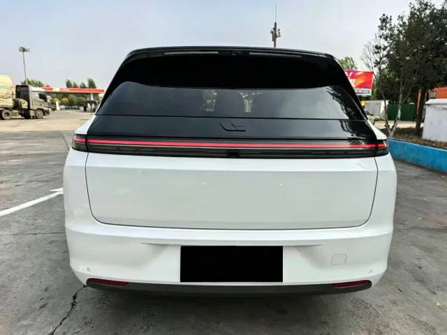 Li Auto L7 — Фото автомобиля 8