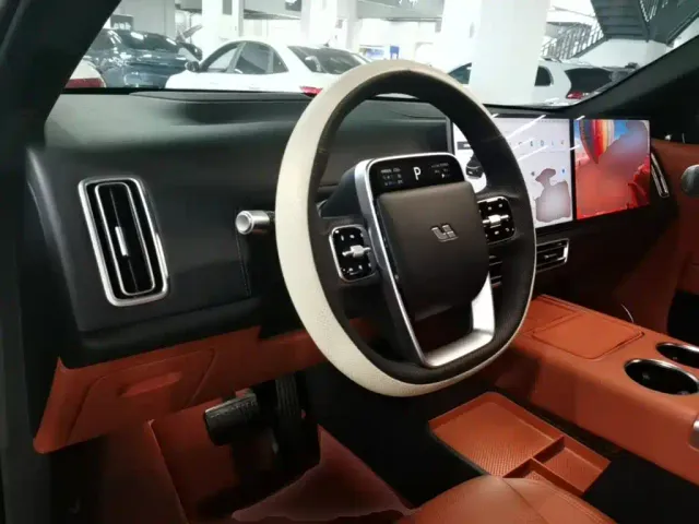 Li Auto L8 — Фото автомобиля 9