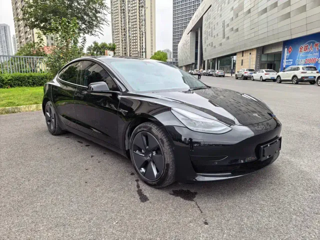 Tesla Model 3 — Фото автомобиля 3