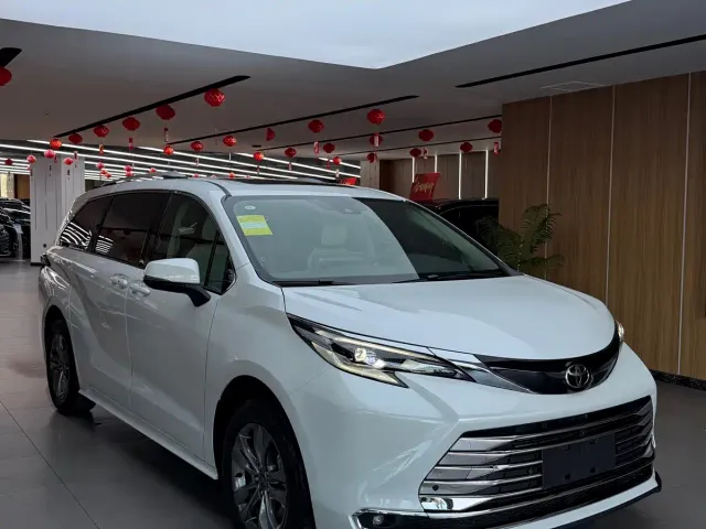 Toyota Sienna — Фото автомобиля 3