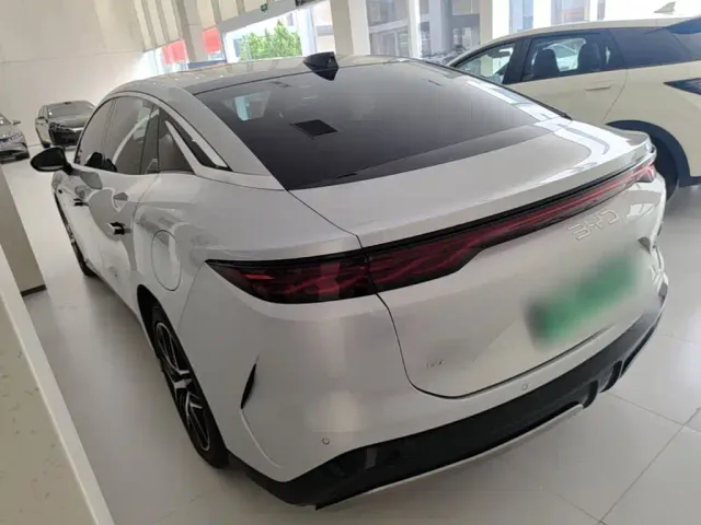 BYD Han L — Фото автомобиля 22