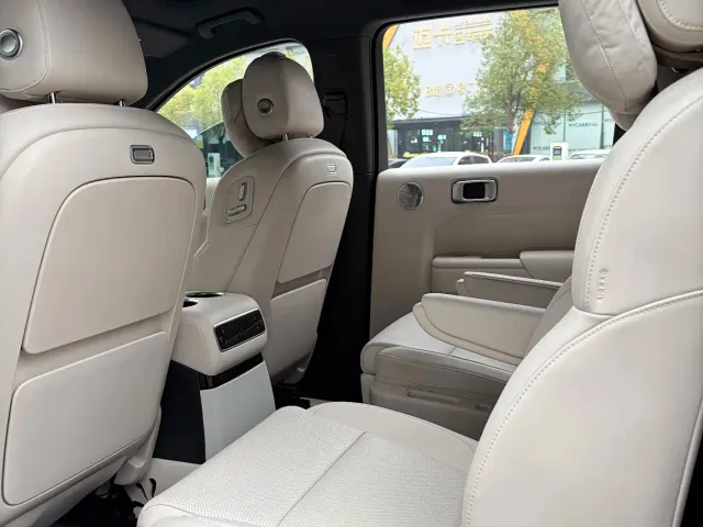 Li Auto L9 — Фото автомобиля 6