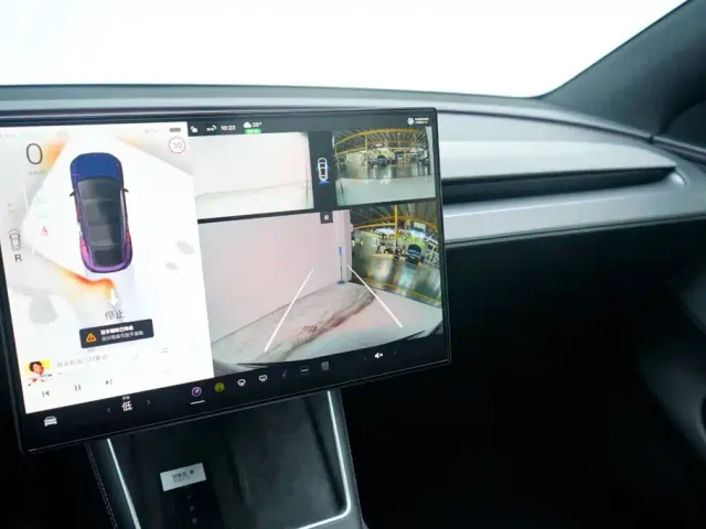 Tesla Model Y — Фото автомобиля 17