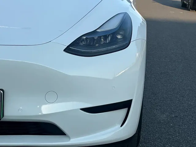 Tesla Model Y — Фото автомобиля 16