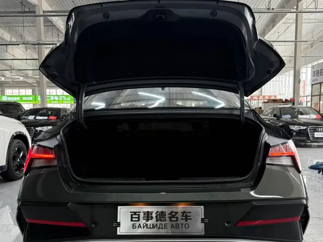 Hyundai Elantra — Фото автомобиля 20