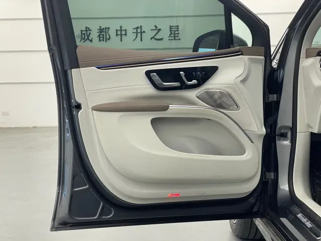 Mercedes-Benz EQS SUV — Фото автомобиля 7