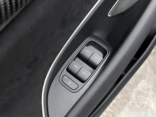 Xiaomi SU7 Ultra — Фото автомобиля 16