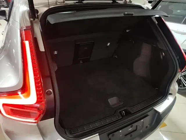 Volvo XC40 — Фото автомобиля 18