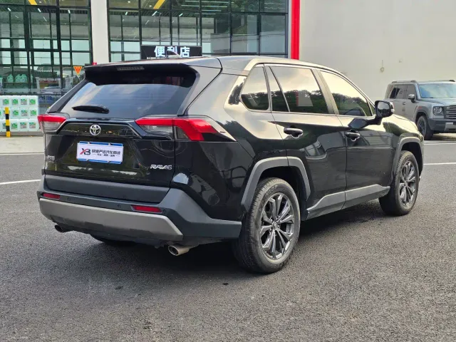 Toyota RAV4 — Фото автомобиля 14
