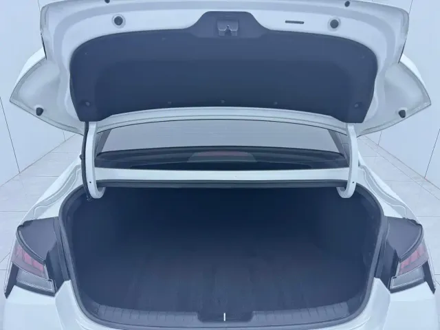 Hyundai Elantra — Фото автомобиля 15