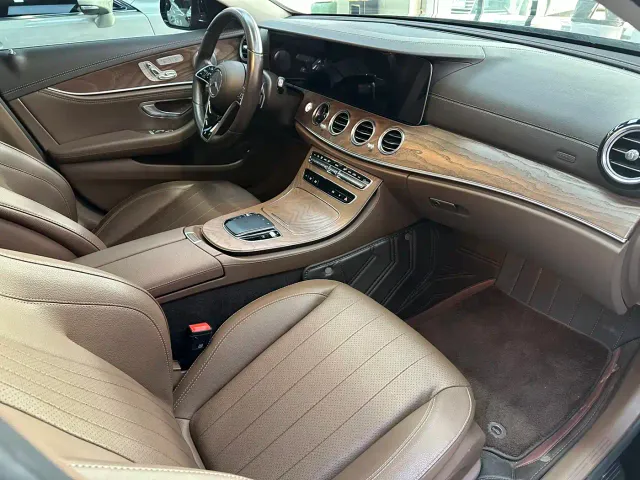 Mercedes-Benz E-Class — Фото автомобиля 11