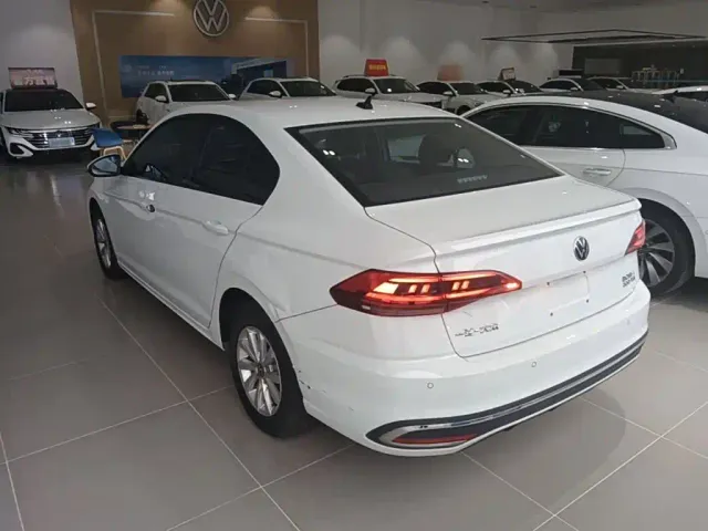Volkswagen Bora — Фото автомобиля 4