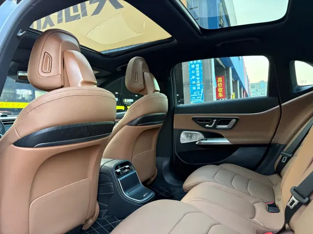 Mercedes-Benz E-Class — Фото автомобиля 15