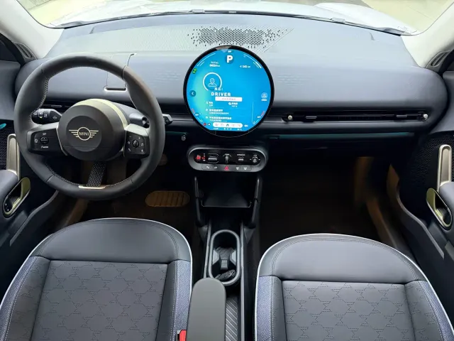 MINI Electric MINI ACEMAN — Фото автомобиля 8