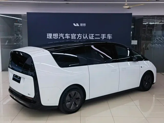 Li Auto MEGA — Фото автомобиля 6