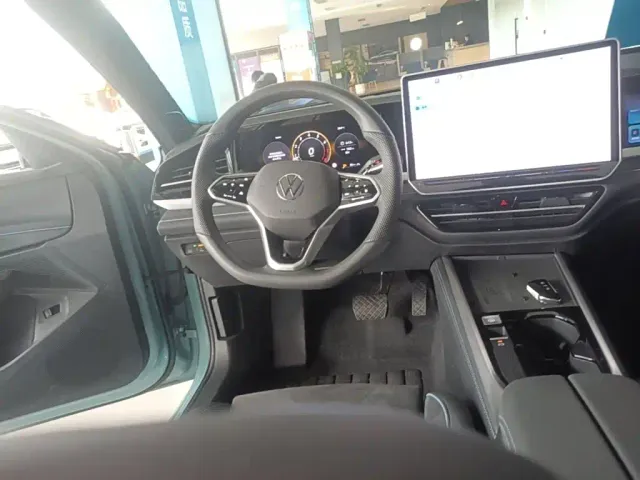 Volkswagen Passat — Фото автомобиля 14