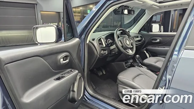 Jeep Renegade — Фото автомобиля 9