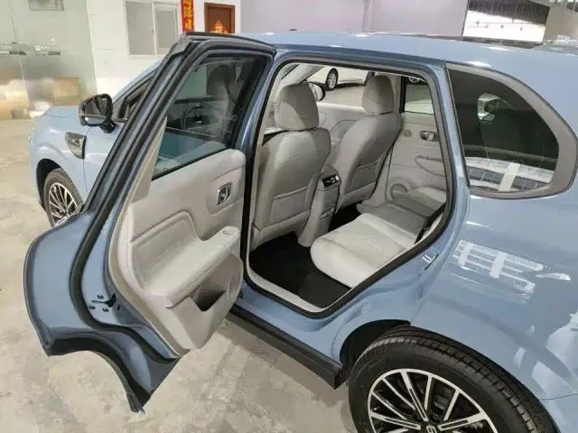 Leapmotor B10 — Фото автомобиля 4